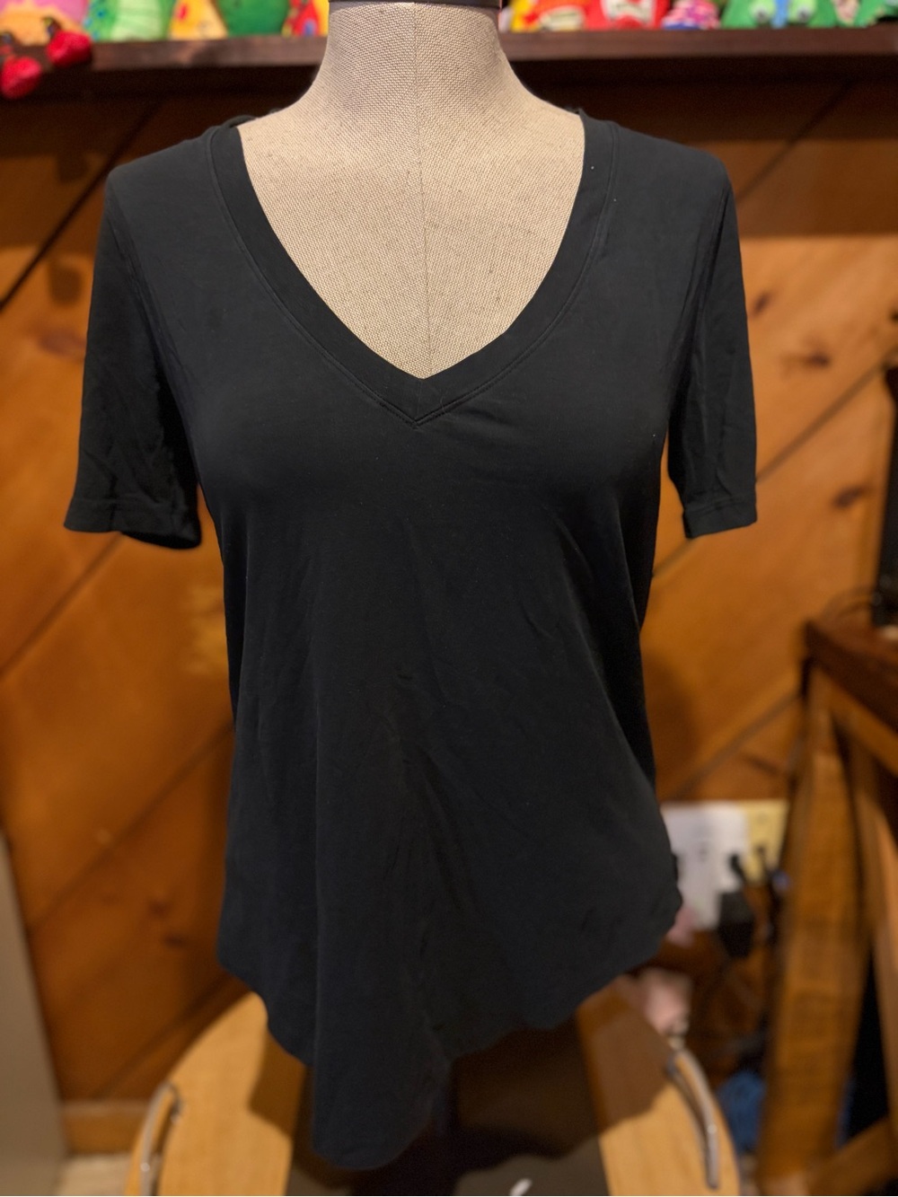 lululemon athletica Black V-Neck Short Sleeve Tee